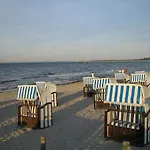 Wohlfuehl-ferienwohnung In Strandnaehe Mit Grossem Sonnenbalkon Und Blick Ins Gruene
