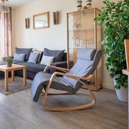 Wohlfuehl-ferienwohnung In Strandnaehe Mit Grossem Sonnenbalkon Und Blick Ins Gruene